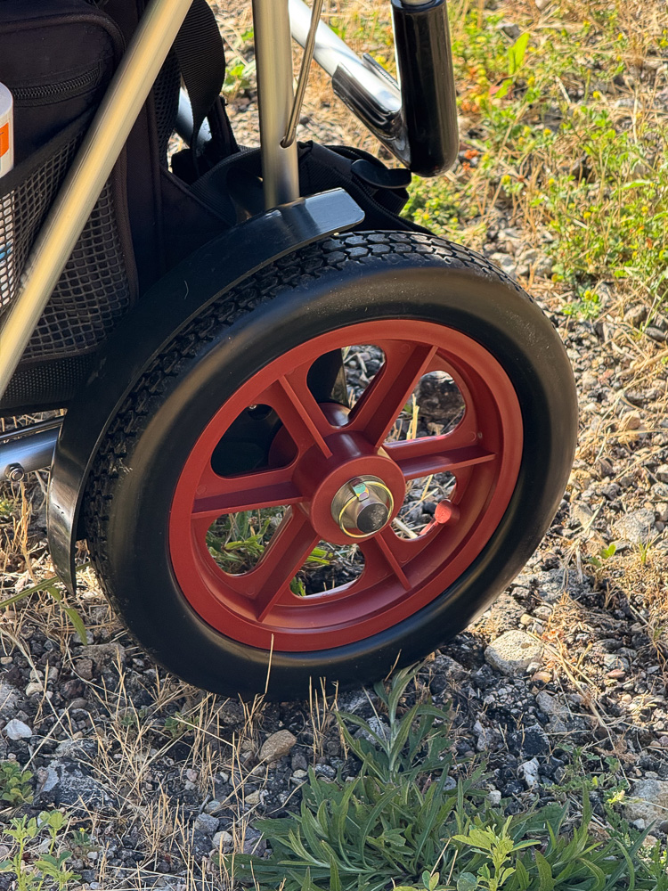 Le chariot StageRunner de Double Alpha Academy : la large roue dure, très pratique !