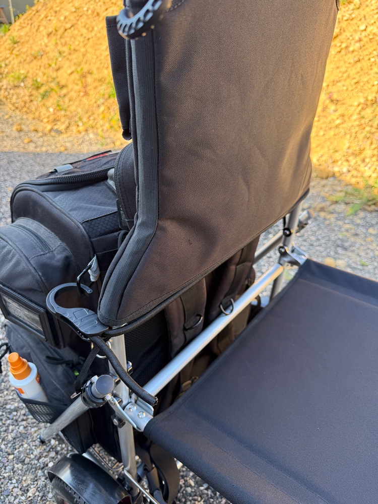Le chariot StageRunner de Double Alpha Academy : l'assise et le tendeur (non fourni) qui sécurise le sac.