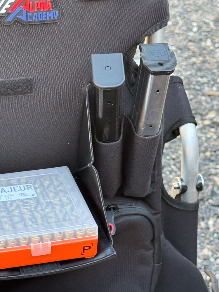 Le chariot StageRunner de Double Alpha Academy : côté droit avec chargeurs et boîte de munitions