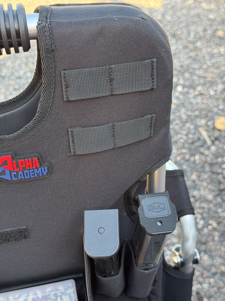Le chariot StageRunner de Double Alpha Academy : les passants Molle pour compléter les rangements