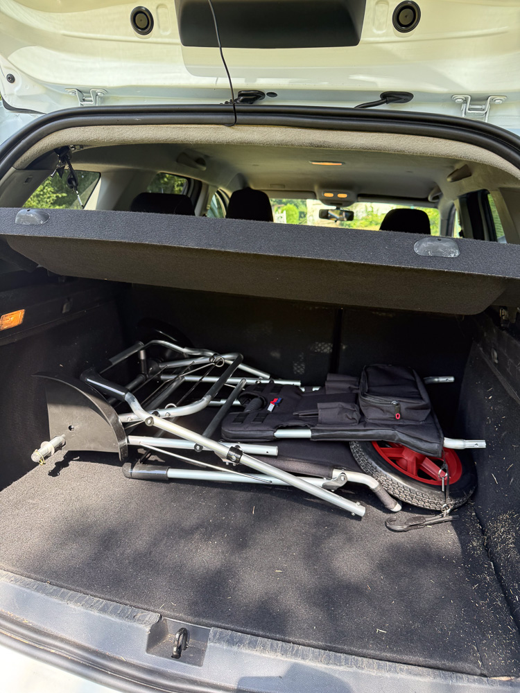 Le chariot StageRunner de Double Alpha Academy : dans le Duster, il reste encore de la place pour ranger les affaires, avec le chariot démonté.